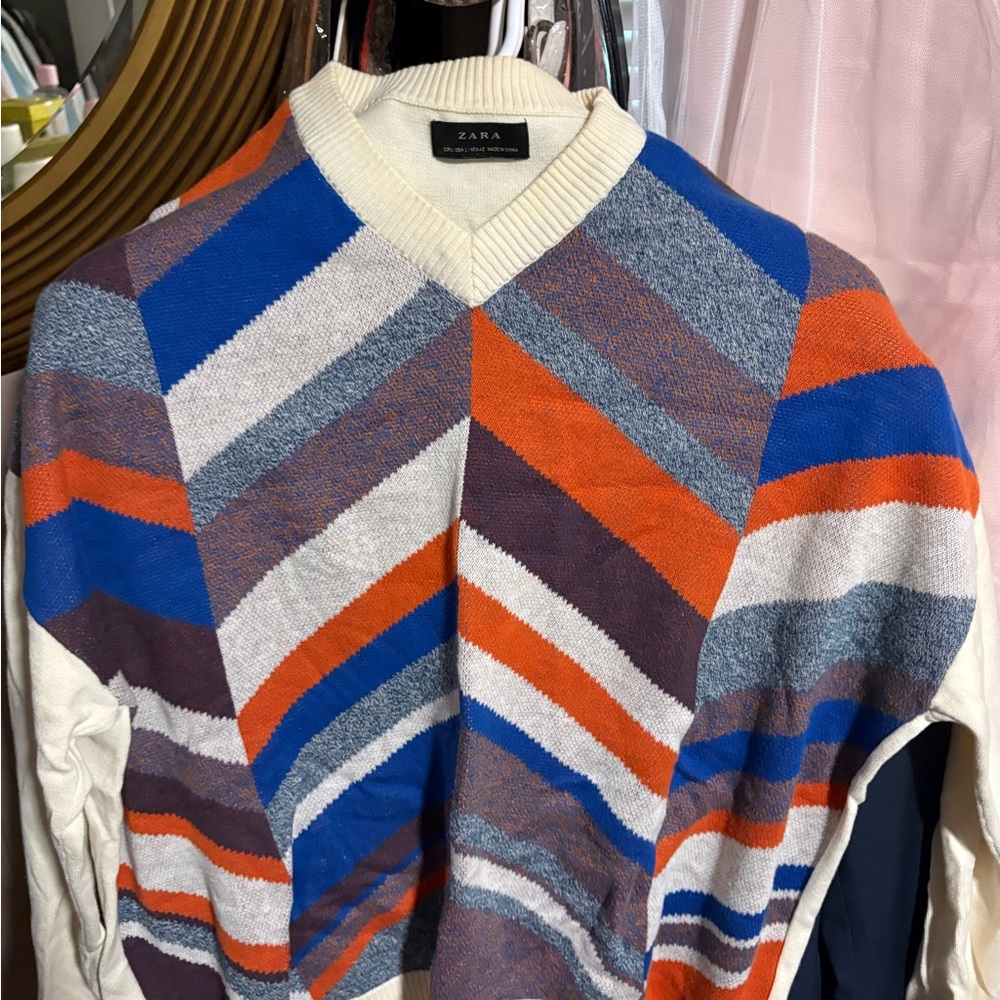 Zara Men's V-Neck Sweater with Chevron Pattern